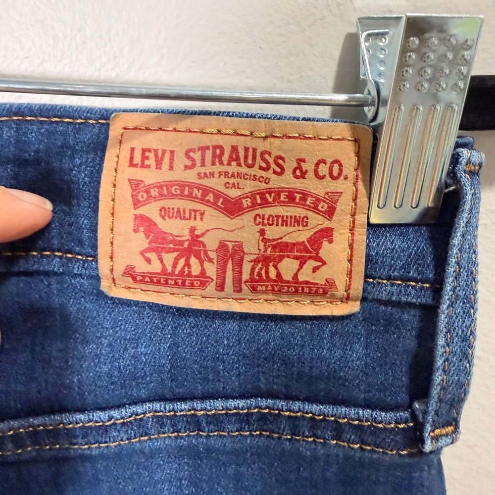 Levi's 724 High Rise Straight Denim Blue Jeans (32x30) Classic Clean Dark Wash - Picture 14 of 15